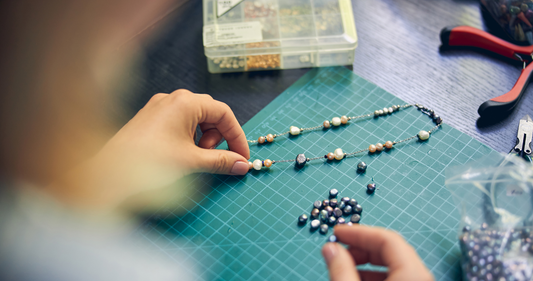 Quel fil pour créer un collier de perles ?