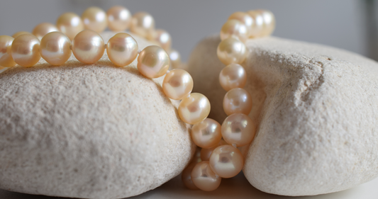 Comment reconnaître un vrai collier de perles : Astuces et conseils