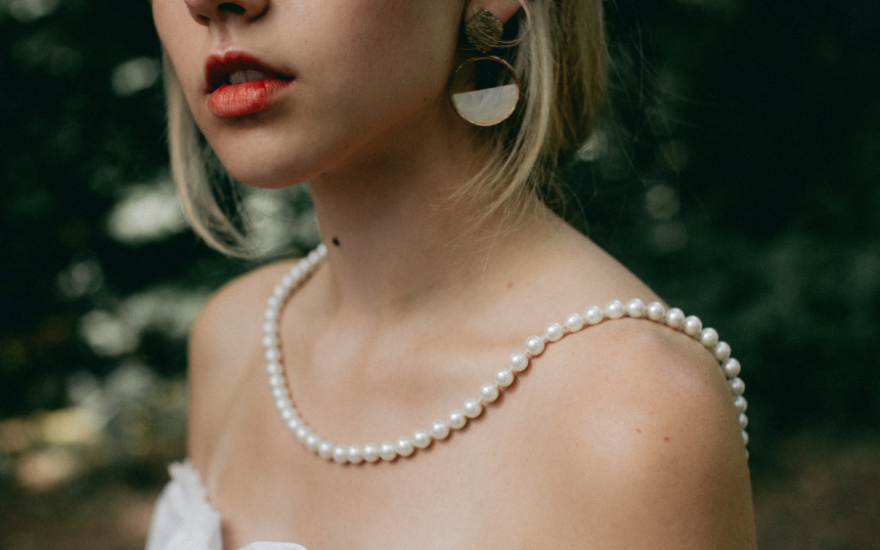 Mon Collier Comment Porter un Collier Perle ? – Mon Collier Perle